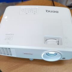 BenQ/ベンキュー プロジェクター MW529 [リモコン/電源ケーブル/接続ケーブル/説明書CDその他/ケーズ付]の画像