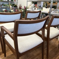 モデルルーム展示品肘付きチェア4脚の画像