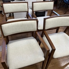 モデルルーム展示品肘付きチェア4脚の画像