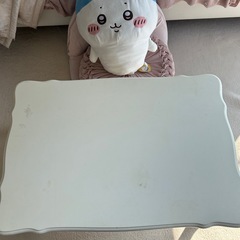 かわいらしいテーブルの画像