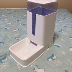 【新品未使用】ペット用給餌器・給水器 白色の画像