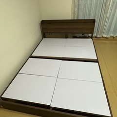 ダブルベッド＋マットレス＋布団4点セットの画像