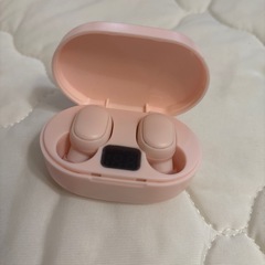 新品未使用　ワイヤレスイヤホン　充電ケース付きの画像