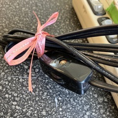 A2510-210 ステンドグラス テーブルランプ レトロ 秋の紅葉風デザイン 通電確認済み キズ汚れ有りの画像
