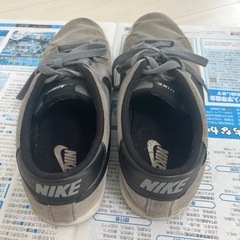NIKE スニーカー　27cmの画像