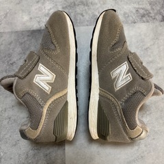ニューバランス15cmグレーの画像
