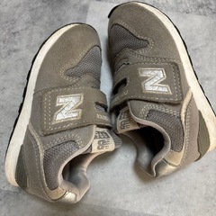 ニューバランス15cmグレーの画像