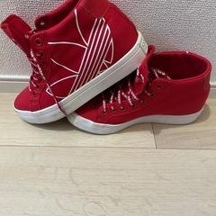 adidasスニーカーの画像