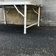 キャンプ　バーベキュー　テーブルの画像