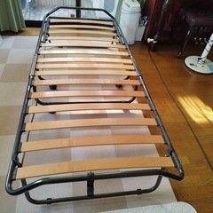 折りたたみベッドの画像