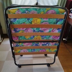 折りたたみベッドの画像