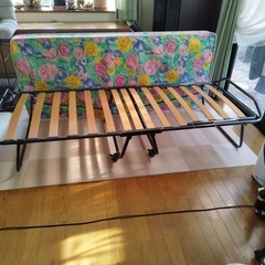 折りたたみベッドの画像