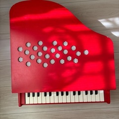 カワイ　ミニピアノ　赤の画像