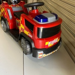 3000→2400‼️M73　電動玩具　消防車　乗用の画像