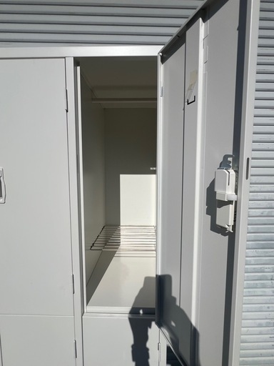 名古屋市内お届け無料179×90×51ロッカー鍵付き