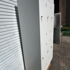 名古屋市内お届け無料179×90×51ロッカー鍵付きの画像