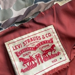 Levi'sダウンジャケットの画像