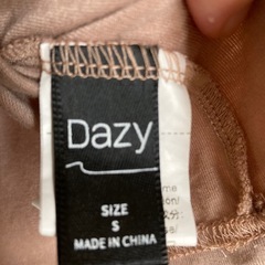 SHEIN  DAZY 長袖　カットソー　レディースSサイズの画像