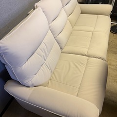 傷・汚れに強い合成皮革 3人掛けテーブル付き電動リクライニングソファ(Nビリーバ3 Nシールド BE)の画像