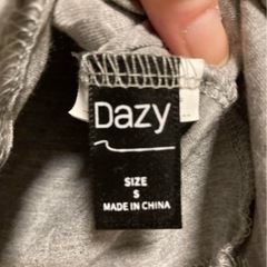 SHEIN DAZY 長袖　カットソー Sサイズ　の画像