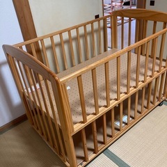 (値下げ‼️)木製　KATOJI ベビーベッドの画像
