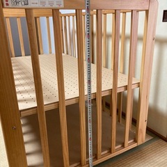 (値下げ‼️)木製　KATOJI ベビーベッドの画像