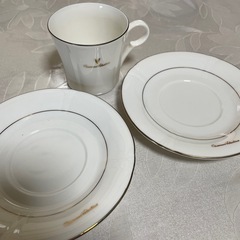 ヴァレンティーノイタリア製の食器セットの画像