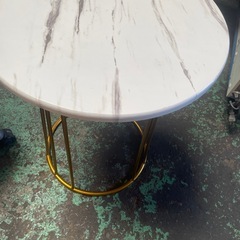 円形テーブルの画像