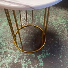 円形テーブルの画像