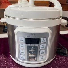 美原店 D &S 家庭用 マイコン電気圧力鍋 STL-EC50 ホワイト 4L 2019年製 付属品付き　タイマー機能の画像