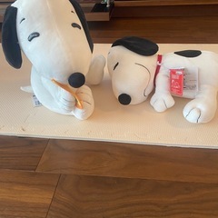 新品タグ付きスヌーピーぬいぐるみ2点の画像