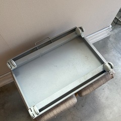 𝐒𝐚𝐧𝐰𝐚金属製PC置き場キャスター付トレイ。灯油ヒーターなどにも。の画像
