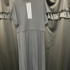 adidasワンピースの画像
