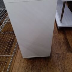 ★リユースのサカイ水戸店★キャスター付き収納棚ホワイトH62×D28×W60クリーニング済みMT5828の画像