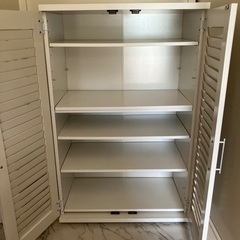 白いおしゃれなシューズBOXの画像