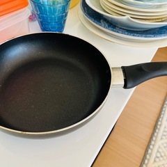 食器、プレート、コップ、グラス、お皿、ティーカップ、フライパンの画像
