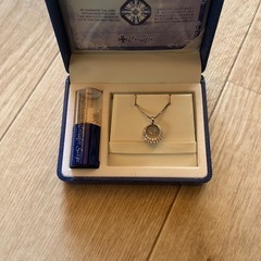 クロスフォーネックレスの画像