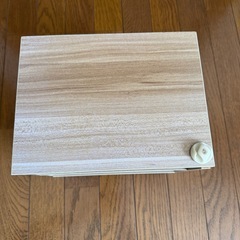 木製の収納棚の画像