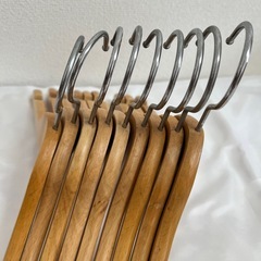 木製ハンガー①  前屈みタイプ　9本セットの画像