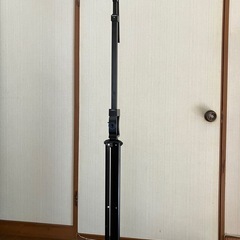 無料　プロジェクター用スクリーンを吊るす器具の画像