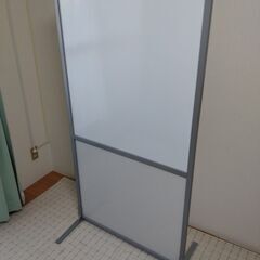 自立式パーテーション　両面ホワイトボード機能付きの画像