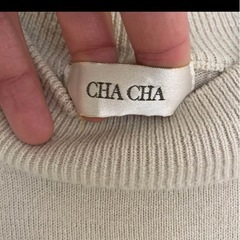 CHA CHA ベージュ ハイネック　ニットの画像