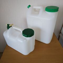 （取引中）水汲み用ポリタンク２個セットの画像