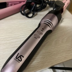 ヘアカーラーとアイロンの画像