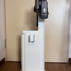 ダイソン　コードレスクリーナースタンド 限定モデル　カートリッジ10個付きの画像