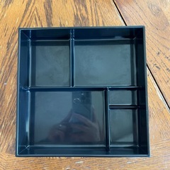 お弁当箱
の画像