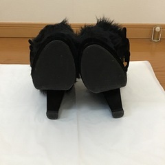 女性用ファー付きショートブーツの画像