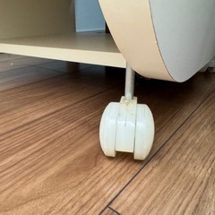 IKEAテレビ台キャスター付きの画像
