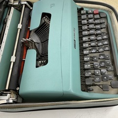 タイプライター ジャンク品　OLIVETTI lettera 32の画像