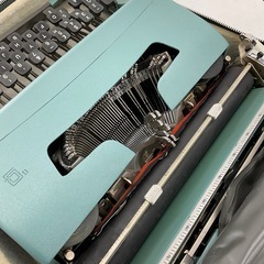 タイプライター ジャンク品　OLIVETTI lettera 32の画像